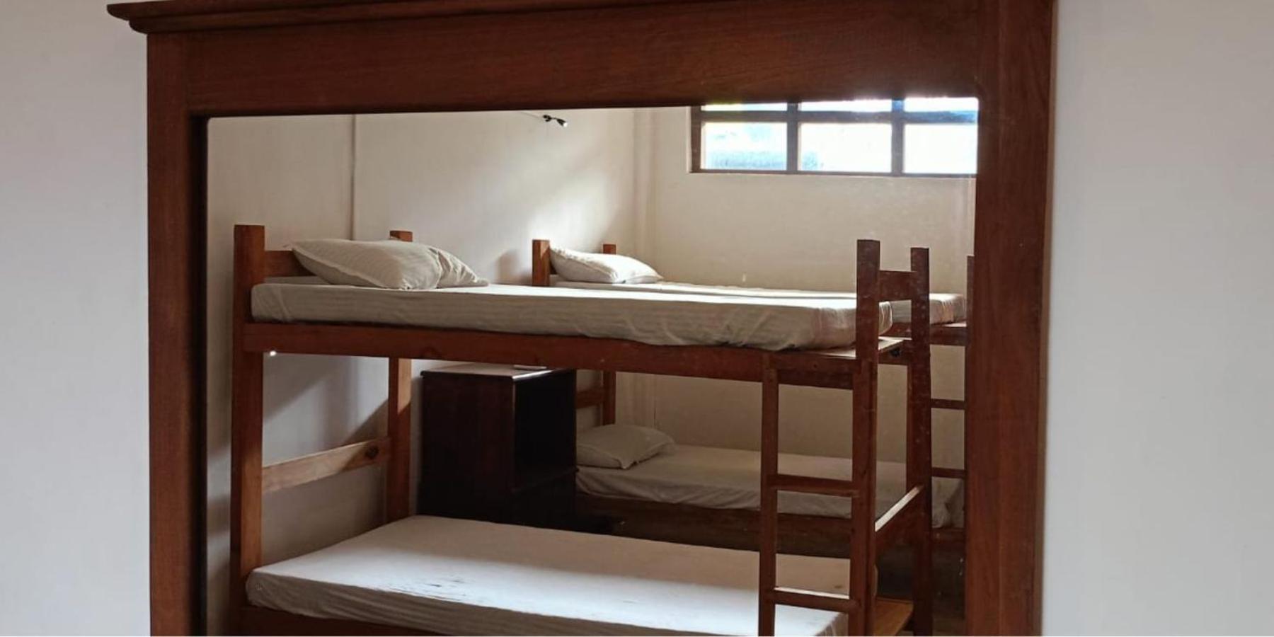 Funky Monkey Hostel & Yoga Rooftop Lounge , Arugambay Pottuvil Esterno foto